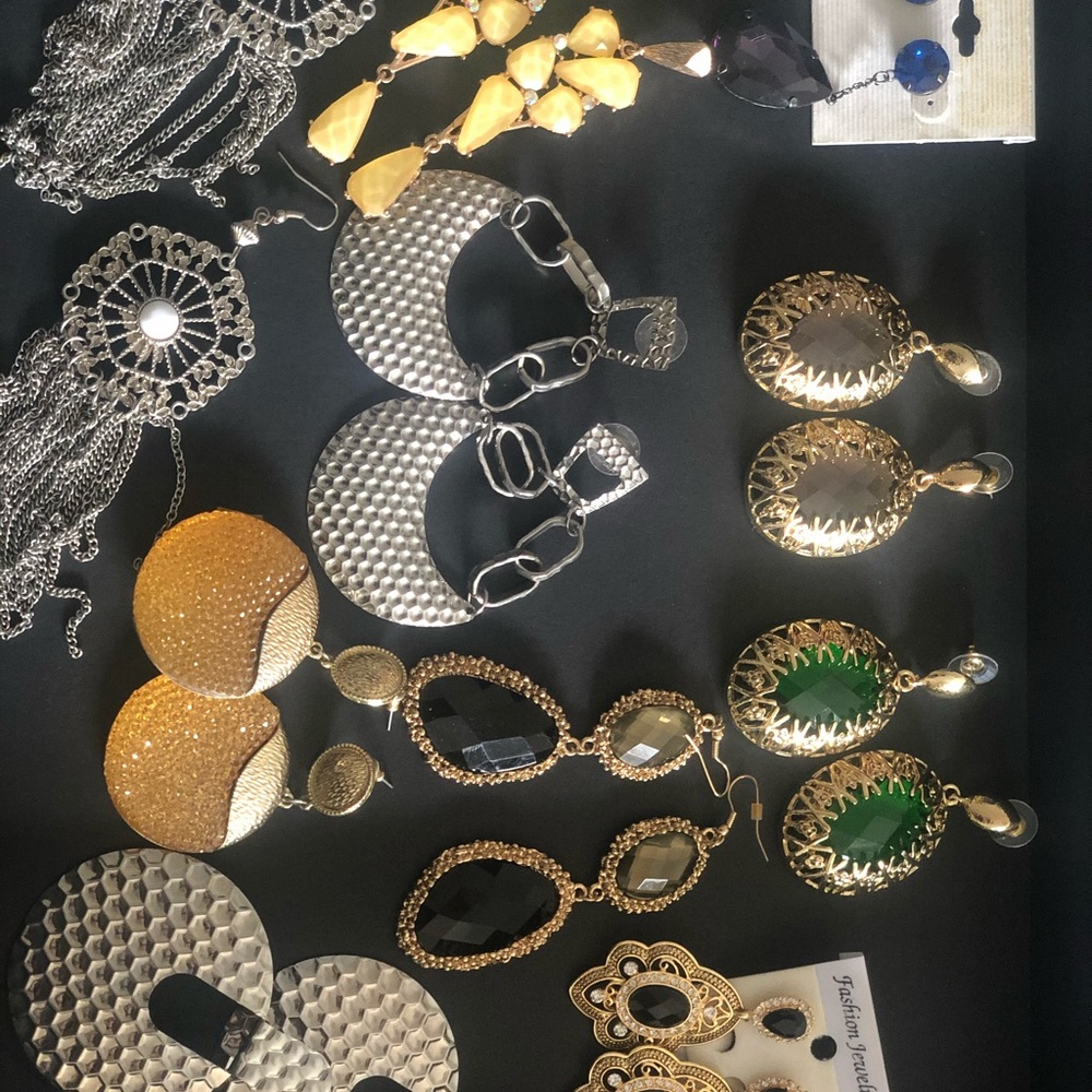 Fashion Earrings Lot